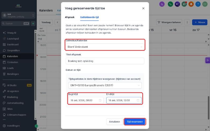 Schermafbeelding bij stap 3: Kies voor wie, bij Gebruiker/Kalender, stel het begin- en einduur in en klik op Tijd reserveren.